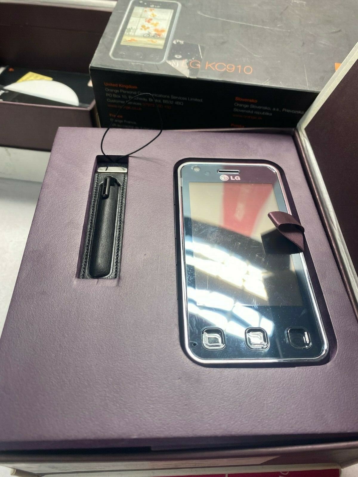 LG Renoir KC910 Rare OLD Mobile collectors phone 1 - KLR Automation