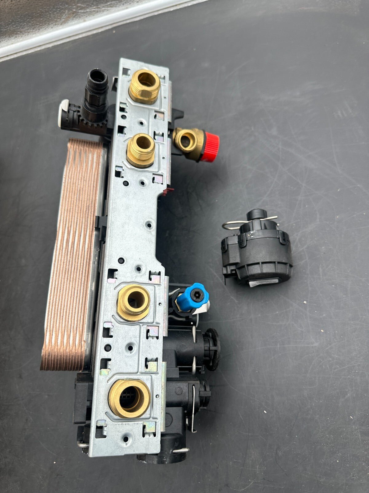 DE DIETRICH GROUPE HYDRAULIQUE CB16 - 14H 7103951 71018920 CHAUDIÈRE - KLR Automation