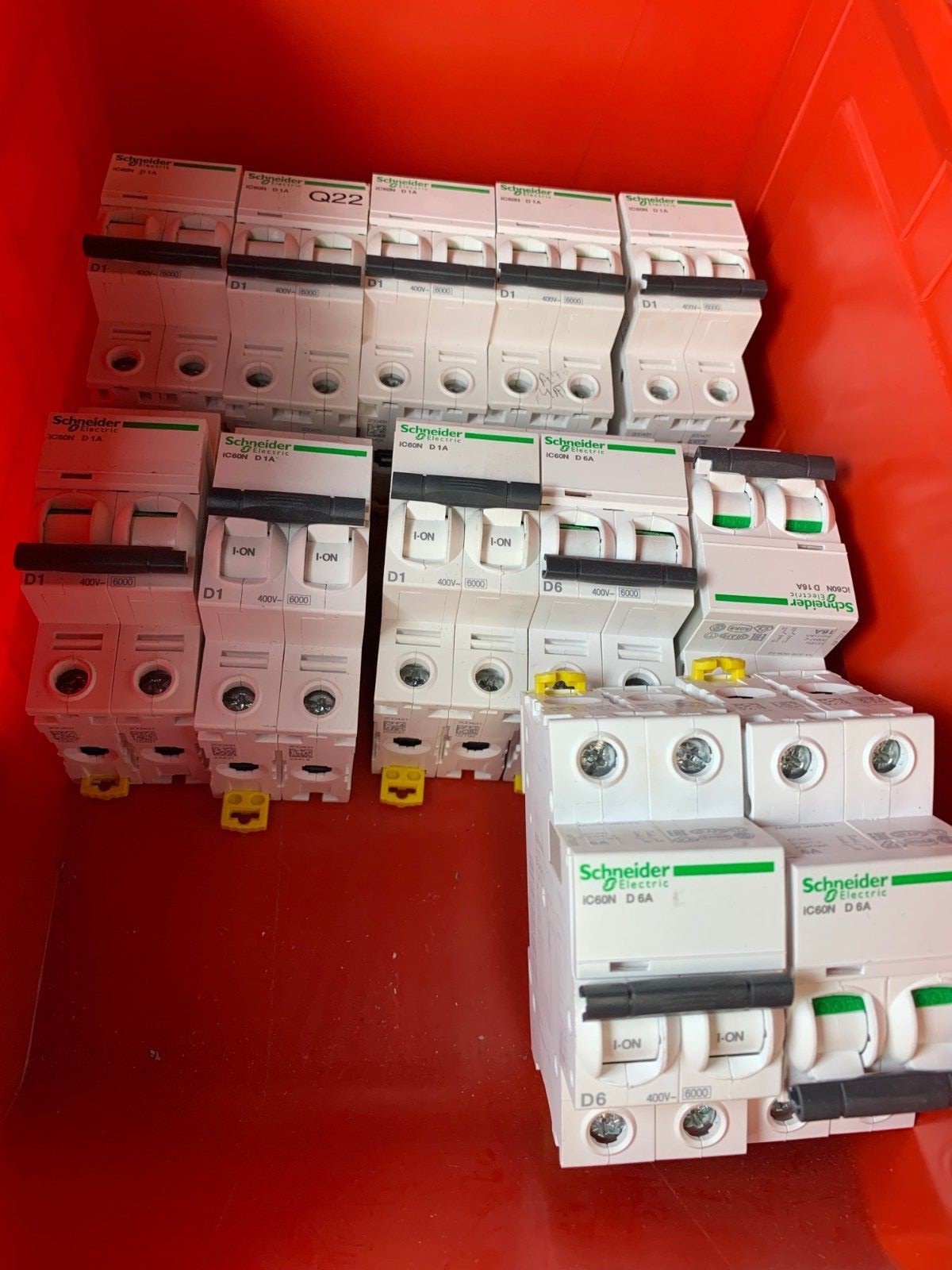 Lot de 12 x  Schneider IC60N + 3 Vigi ic60 + legrand 410471