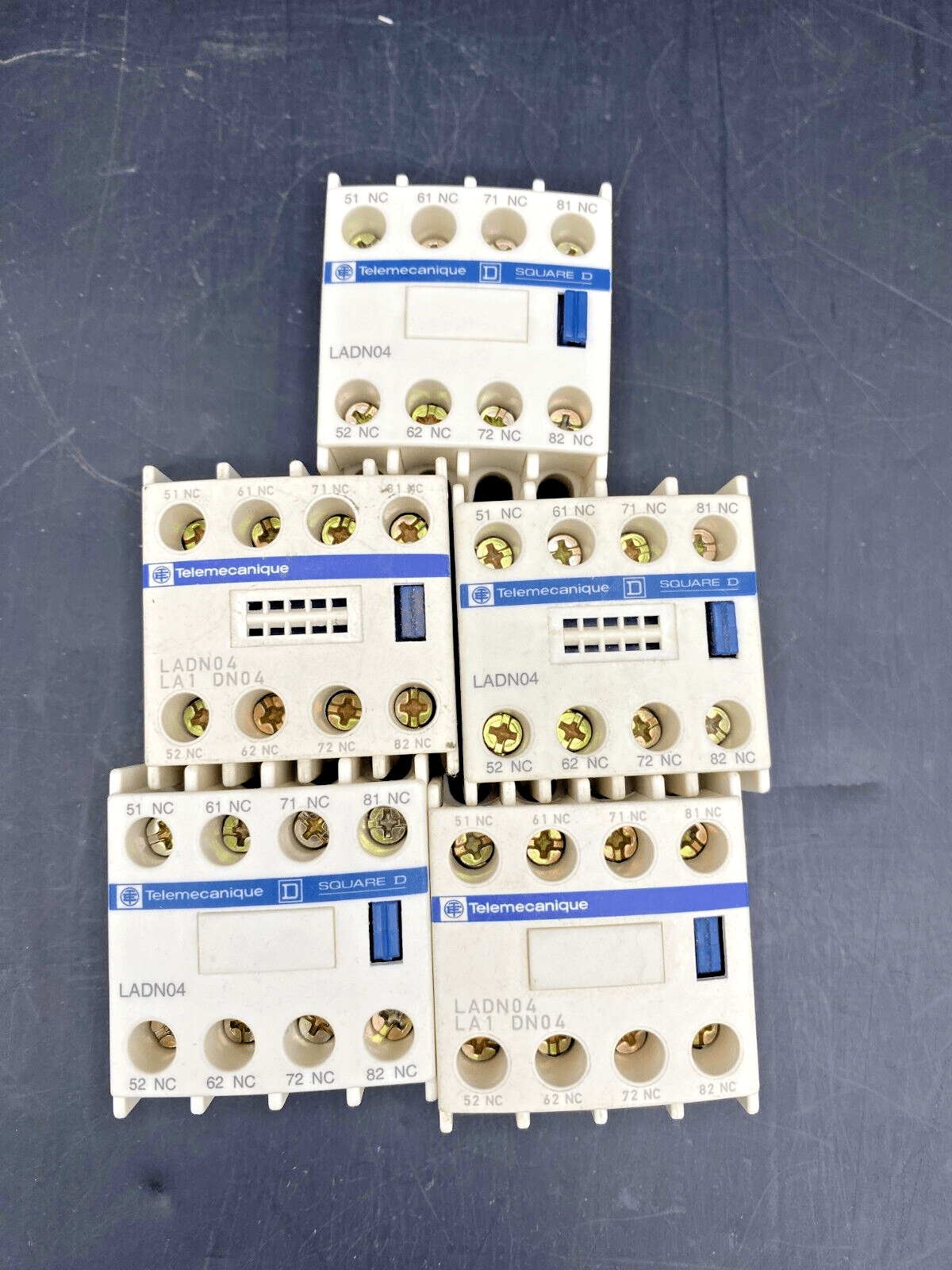 LOT DE TELEMECANIQUE SCHNEIDER ELECTRIC 5 x LADN04 2 x LADN40 4 x LADN20 - KLR Automation