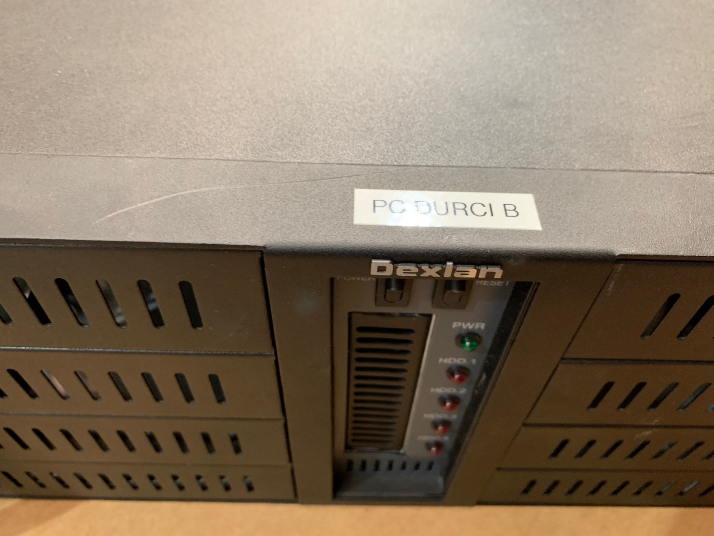 1 x  DEXLAN boitier server