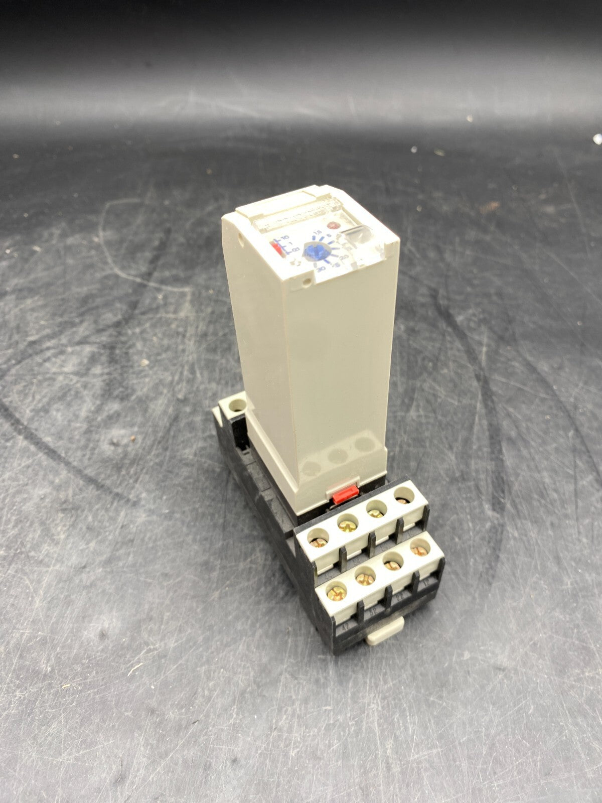 TELEMECANIQUE RHT 411M 220V AC 50/60Hz - KLR Automation