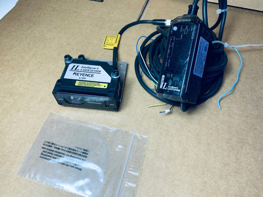 Keyence IL-1050 Sensor Intelligent-L Laser Sensor + IL-600 Sensor Head