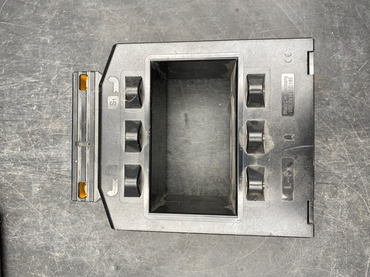 LOT DE 2 SOCOMEC TBA100 750/5 CLASSE 0.5 5VA 192T8075 + TBA100 1000/5 192T8090 - KLR Automation