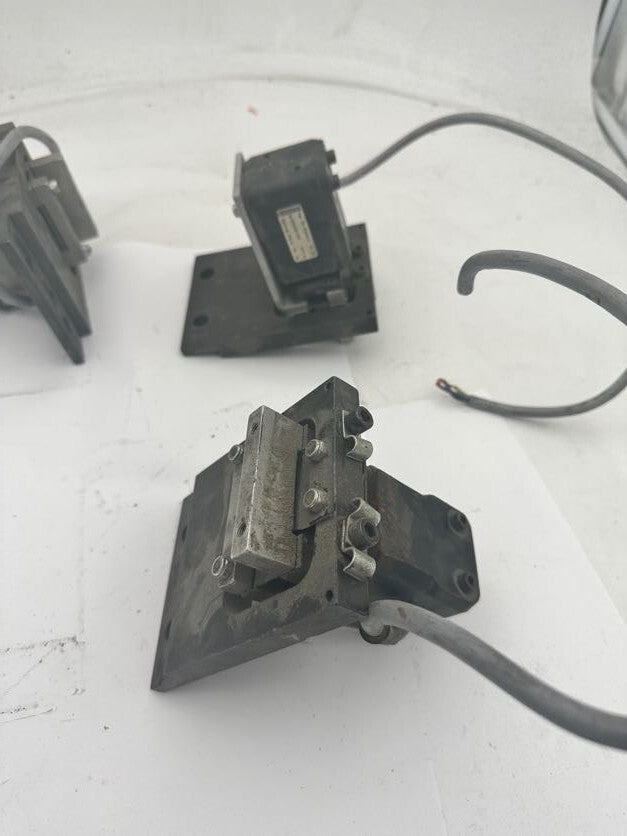 1pc x BINDER VIBRATOR TYPE 20 10105A2 IP 60 70076198/127 0.21A 230V 50Hz - KLR Automation