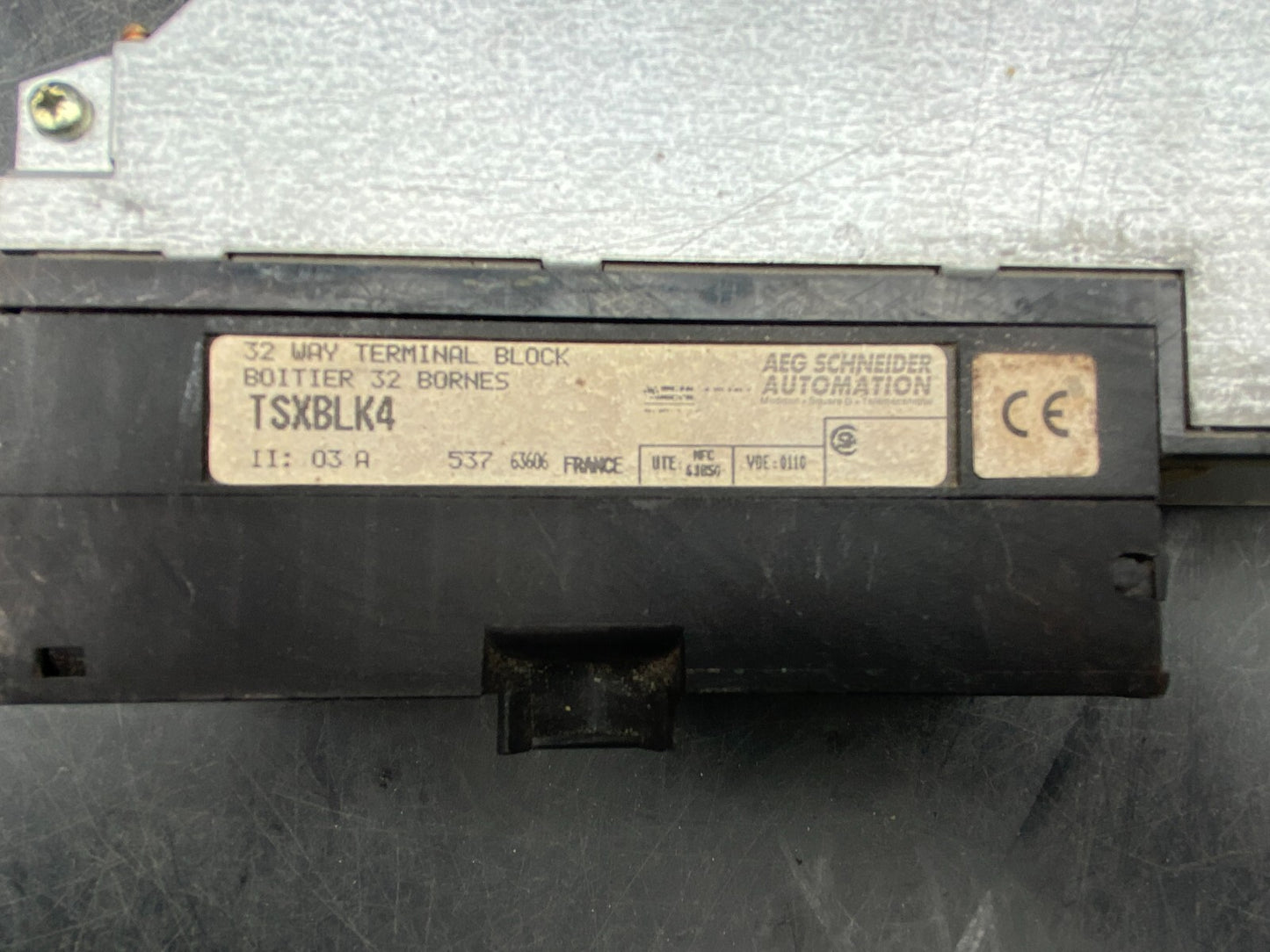 SCHNEIDER AUTOMATION TSXBLK4 + TSX AEM 821