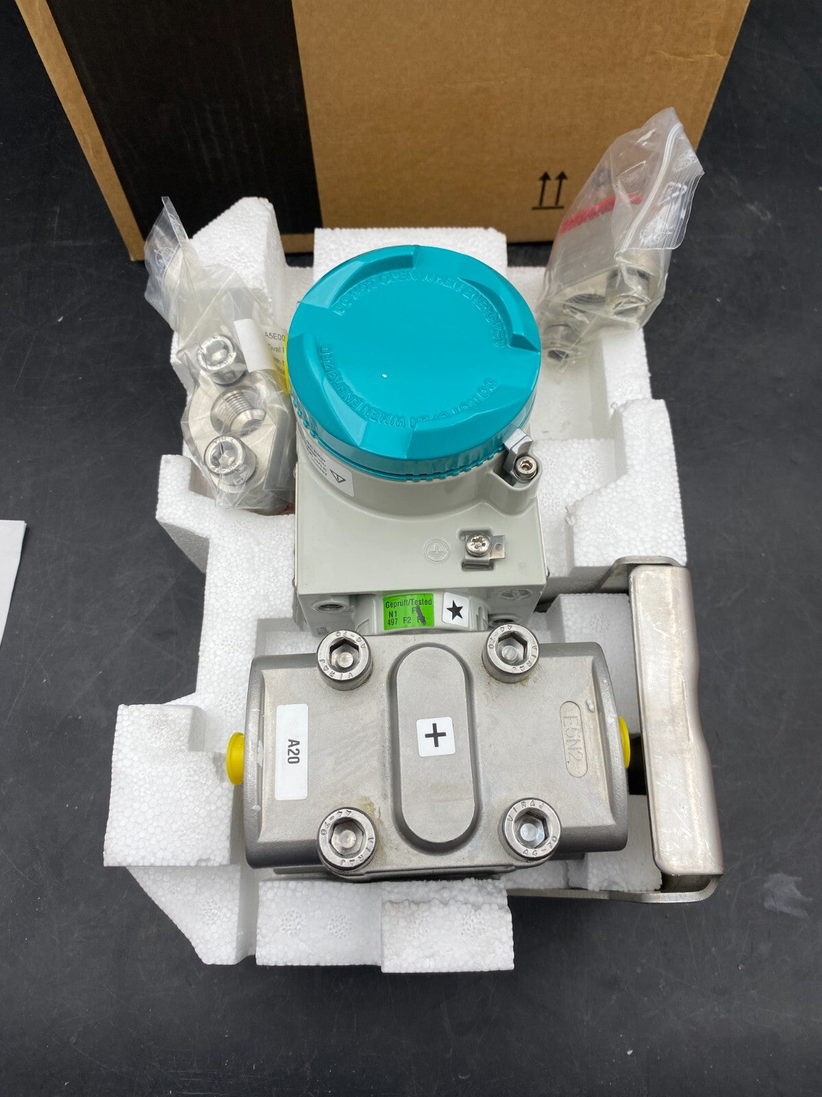 SIEMENS SITRANS P DSIII DIFFERENTIAL PRESSURE 7MF44331FA021PC1-Z 7MF4433