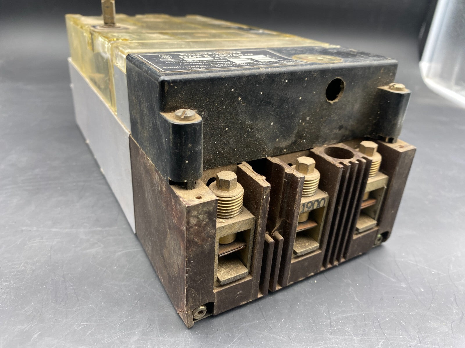 1pc x KLOCKNER-MOELLER NZM 8-250/64-U 250A