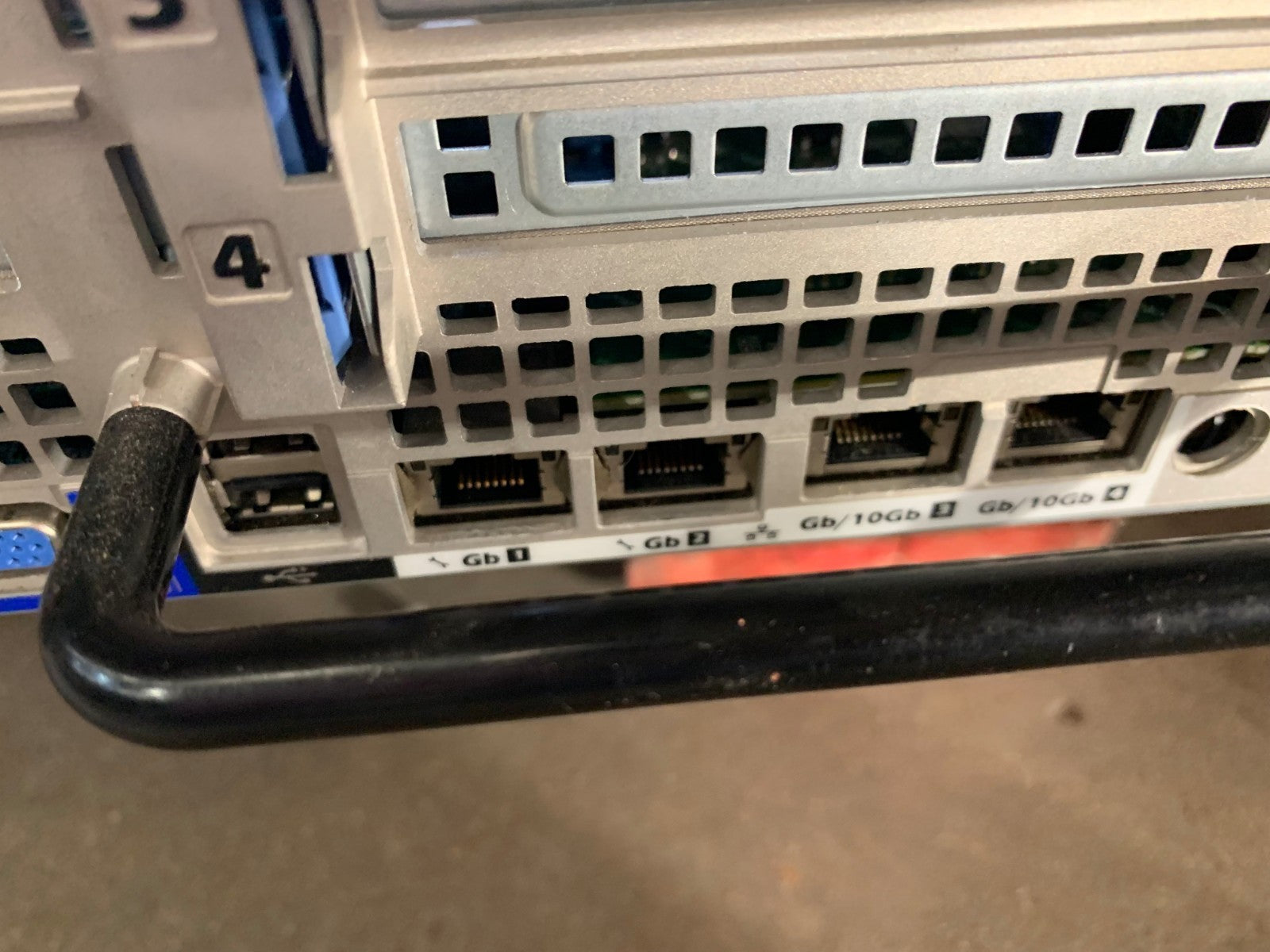 1 x DELL PowerEdge  R805  Server System, 32 Gb RAM, HDD 2 x 300GO 10K