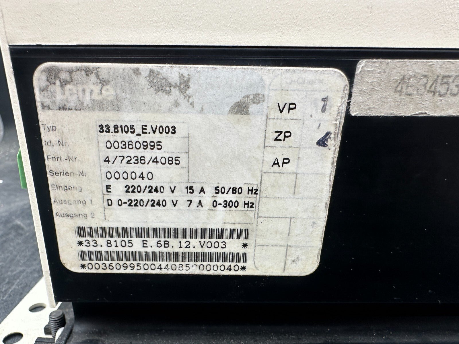 LENZE 8100 33.8105_E.V003 ONDULEUR DE FREQUENCE - KLR Automation