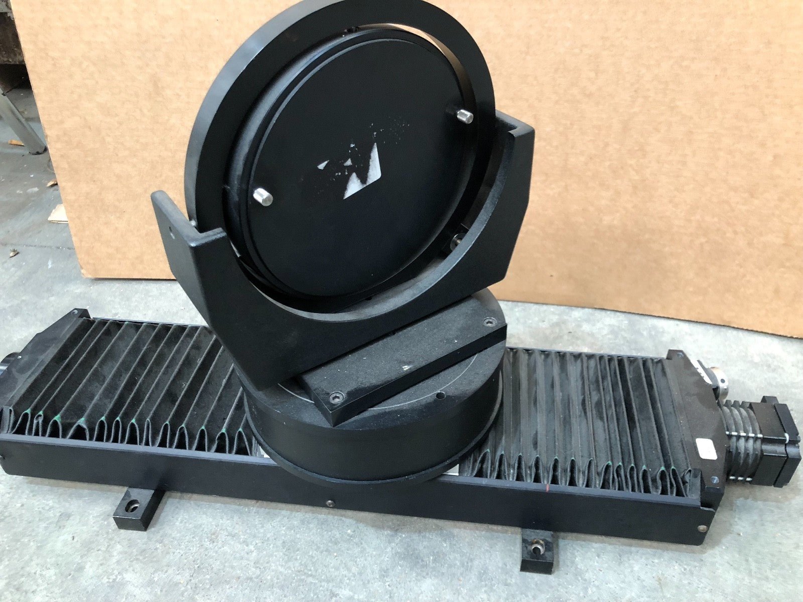 Banc optic EALING ELECTRO - OPTICS EEO outil provenant de chez Kinoptik Paris 3 - KLR Automation
