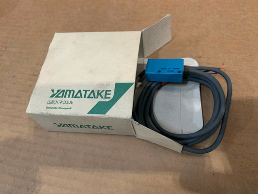 HONEYWELL YAMATAKE  FE7B-FDA6-HE PHOTOELECTRIC FIBER CABLE 