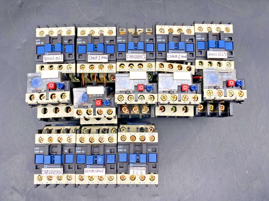 LOT DE TELEMECANIQUE 13 x LC1D0910 CONTACTOR + 5 x LR2D13