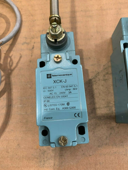 Old Stock 2pc x  xck-j telemecanique