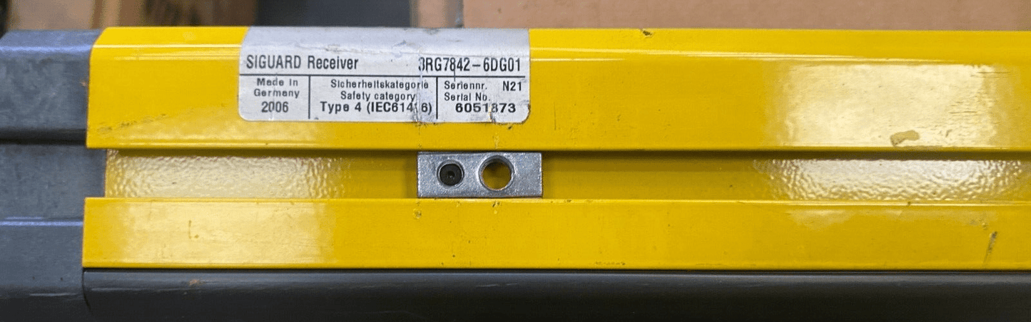 SIEMENS SIGUARD 3RG7842 - 6DG01 LIGHT CURTAIN RECEIVER - KLR Automation