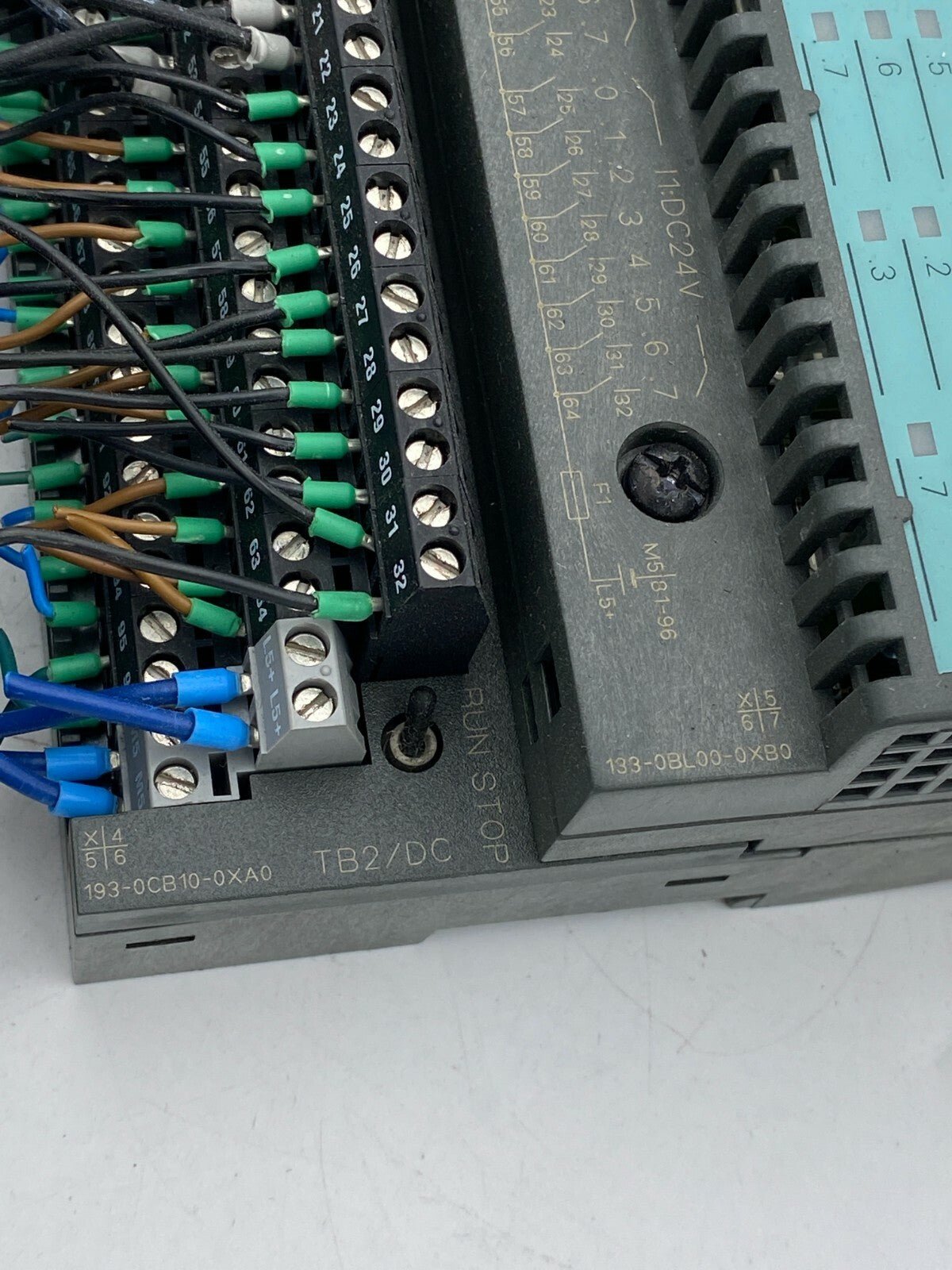 2 x SIEMENS SIMATIC ET 200B 24DI / 8DO 133 - 0BN01 - 0XB0 + 193 - 0CB10 - 0XA0 - KLR Automation