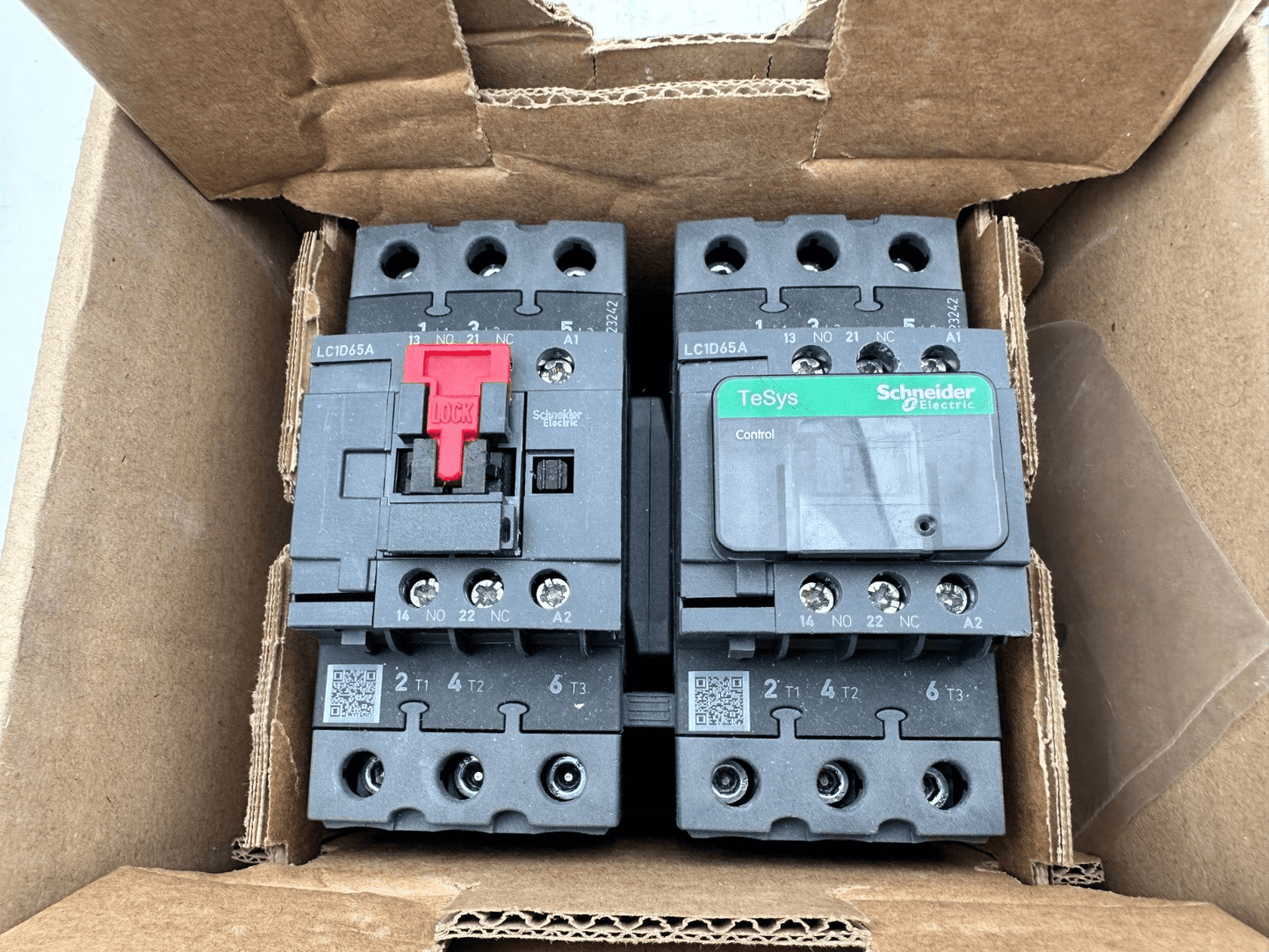 SCHNEIDER ELECTRIC LC2D65AB7 CONTACTEUR INVERSEUR AVEC BORNIER EVERLINK - KLR Automation