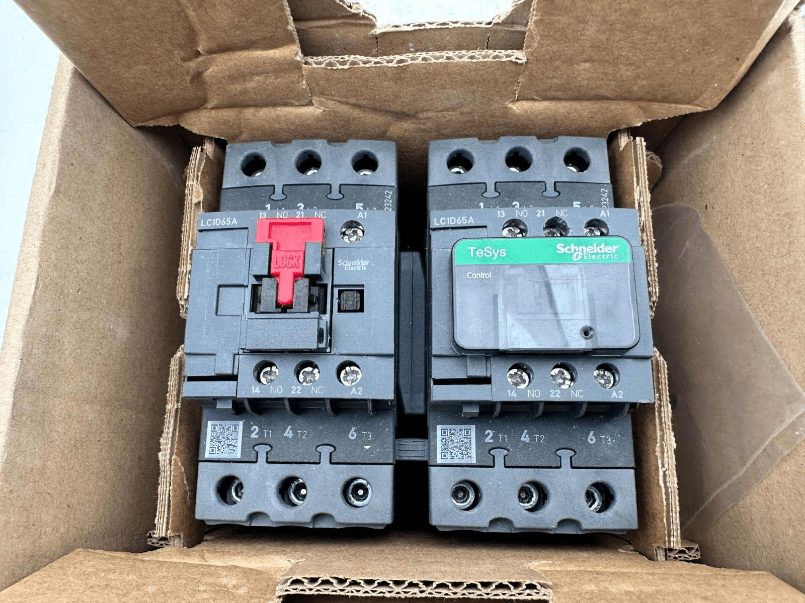 SCHNEIDER ELECTRIC LC2D65AB7 CONTACTEUR INVERSEUR AVEC BORNIER EVERLINK - KLR Automation