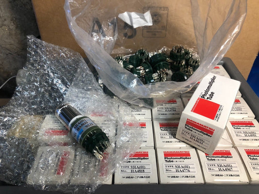 1 X Hamamatsu - 931A (01) - PMT photomultiplier tube 931 + sock New , Neuf - KLR Automation