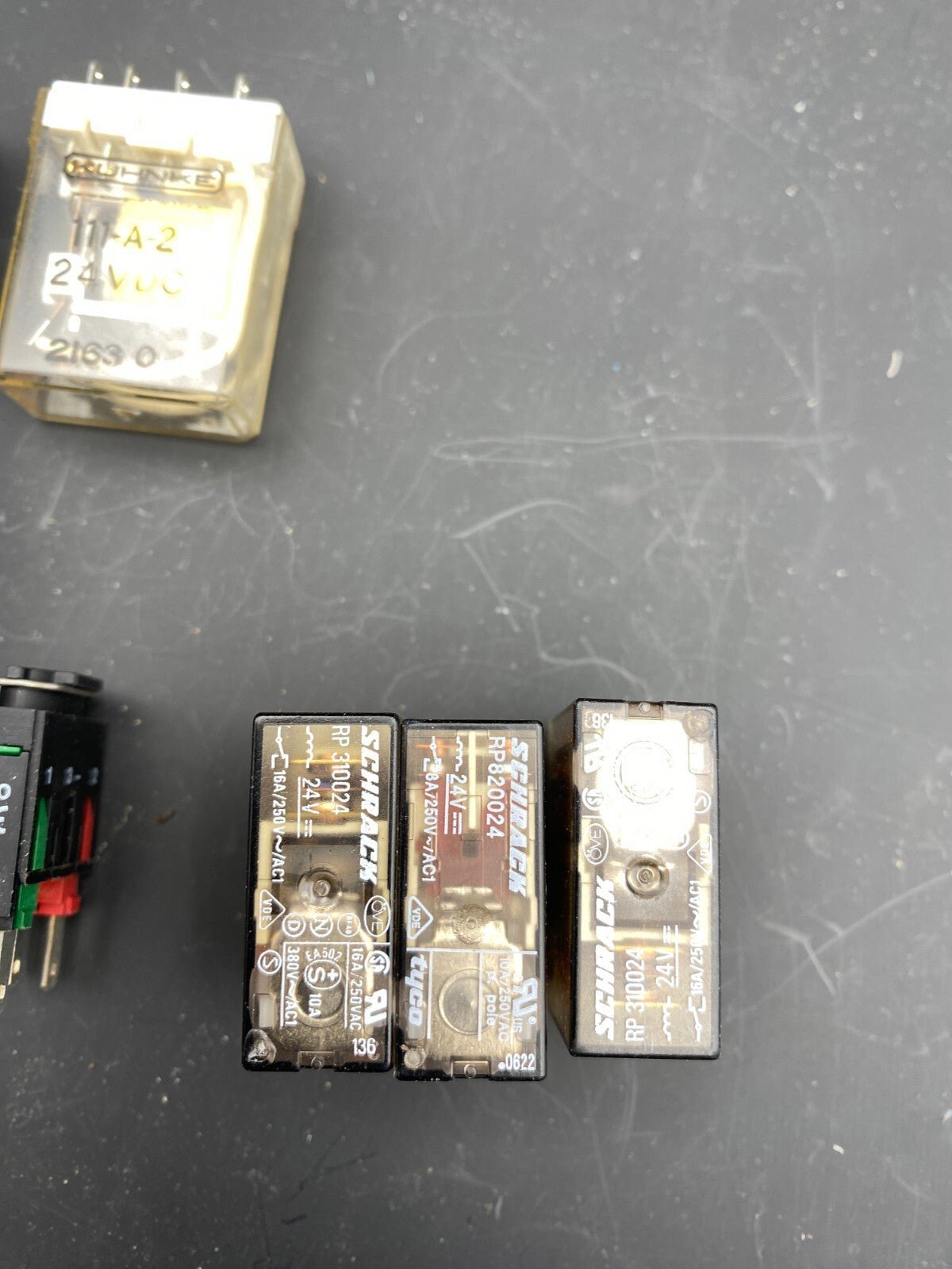SET OF 73 RELAY OMRON MY2 - US - SV G2R - 14 MY4N KUHNKE 135A4 IDEO RY2S - U FINDER 55.3 - KLR Automation