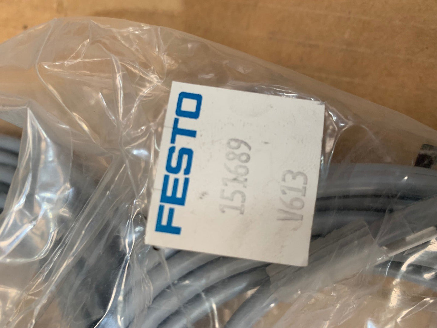 3 x Festo KMEB - 1 - 24 - 5 - LED 151689 Steckdosenleitung - KLR Automation