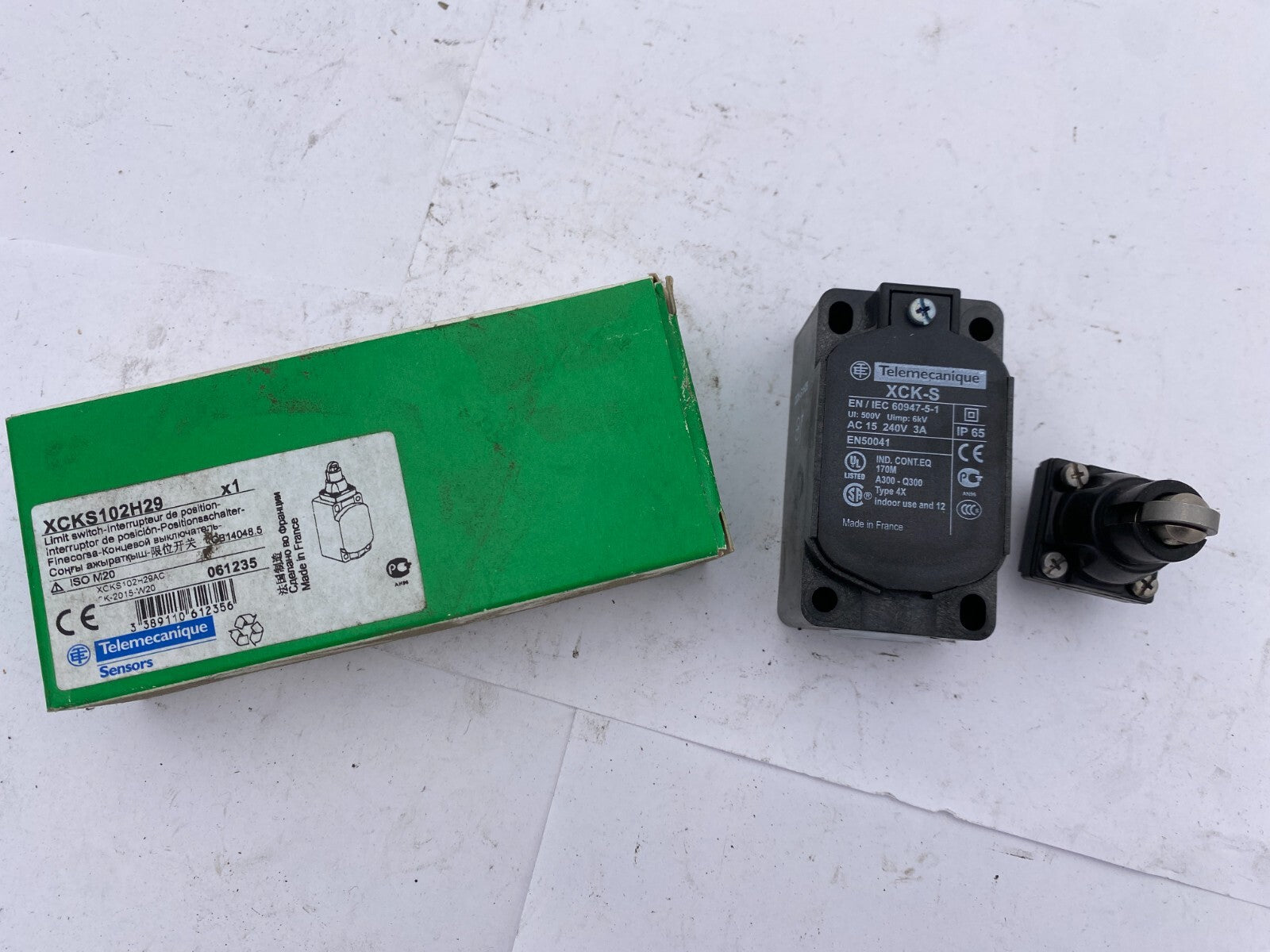 1pc x TELEMECANIQUE XCKS102H29 XCK - S LIMIT SWITCH 240V 3A 061235 - KLR Automation