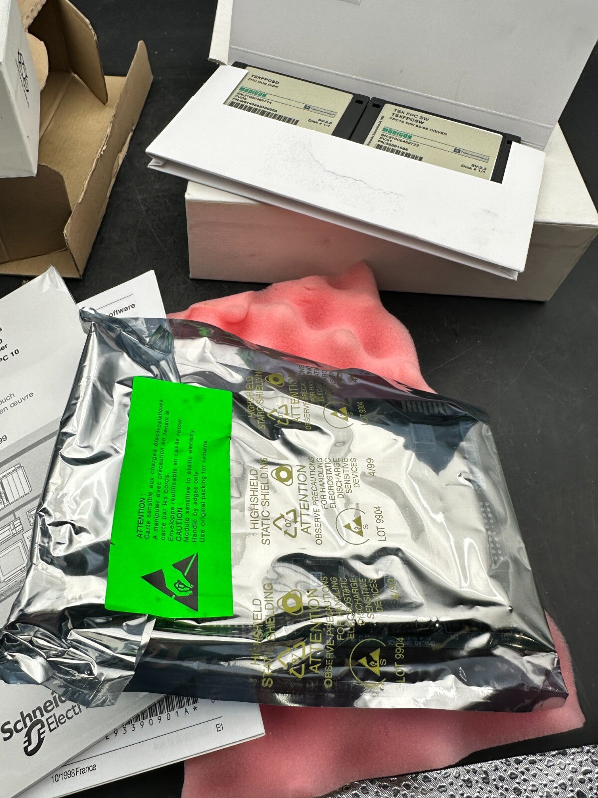 SCHNEIDER ELECTRIC TSXFPC10 NEW PC FIP MODULE WITH  TSXFPC DISKS TSXFPC10M