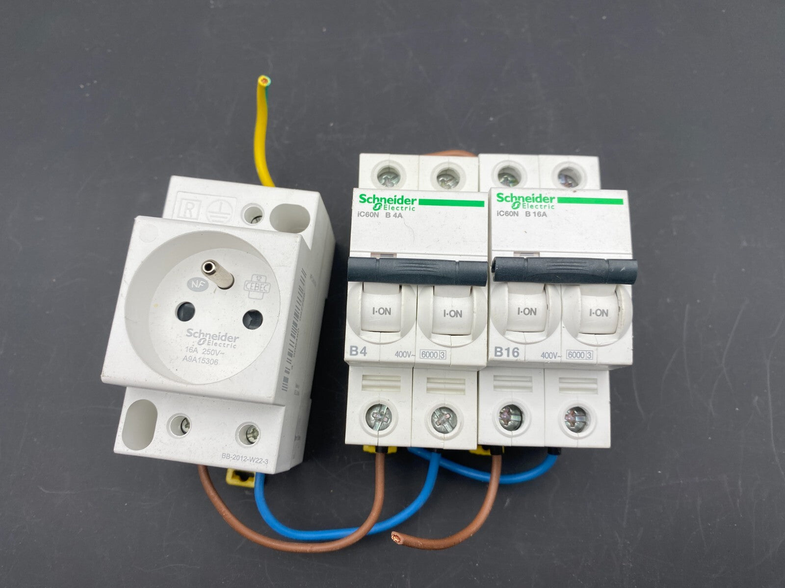 SET OF SCHNEIDER ELECTRIC IC60N 4A 32A 16A ID 63A D CLIC C20 + SCHROFF KTS 011