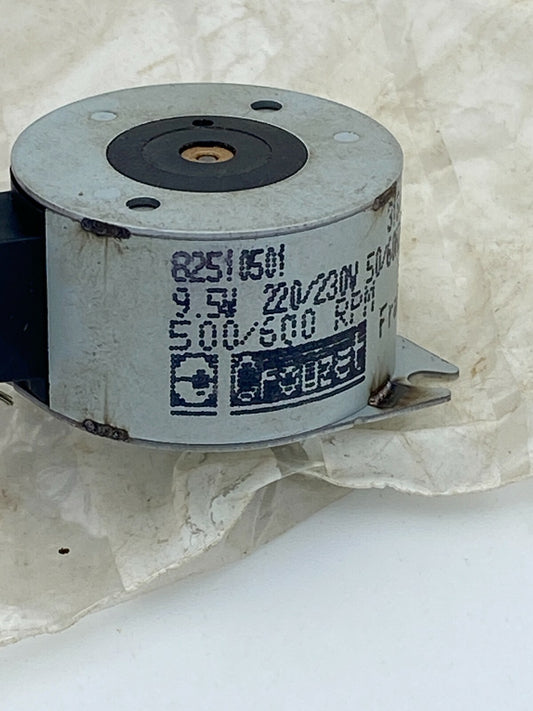 1pc x Crouzet - 82505001 - Synchronous Motor 825050 V=220 - KLR Automation