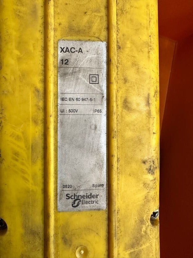 SCHNEIDER ELECTRIC XAC-A 12 IEC/EN 60 947-5-1 UI 500V IP65