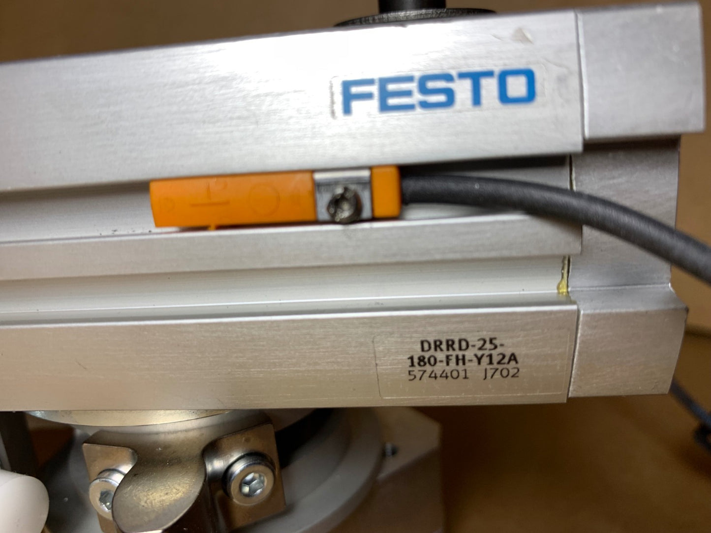 DRRD-25-180-FH-Y12A . Festo Semi-Rotary Drive 574401 j702