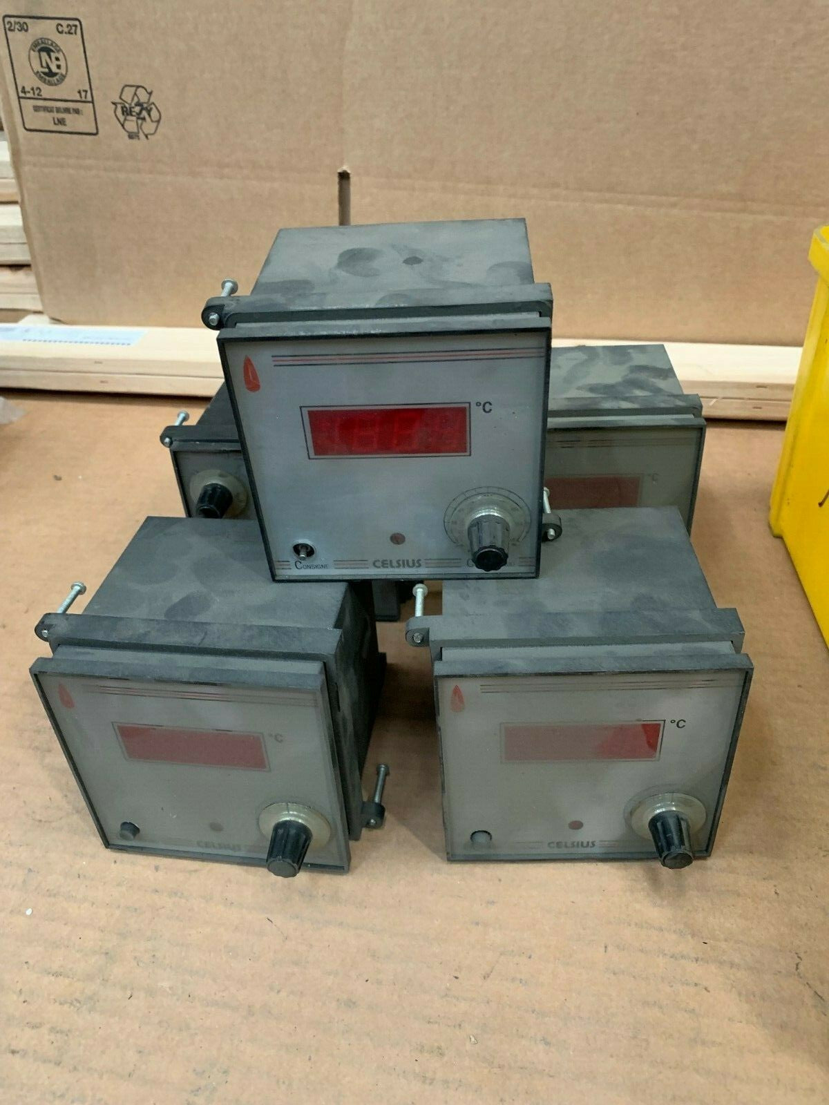  1 x   TEMPERATURE CONTROLLER Celsius  Couple j400  Old Stock