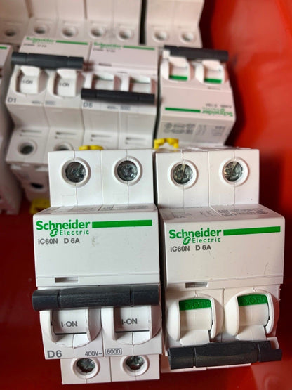 Lot de 12 x  Schneider IC60N + 3 Vigi ic60 + legrand 410471