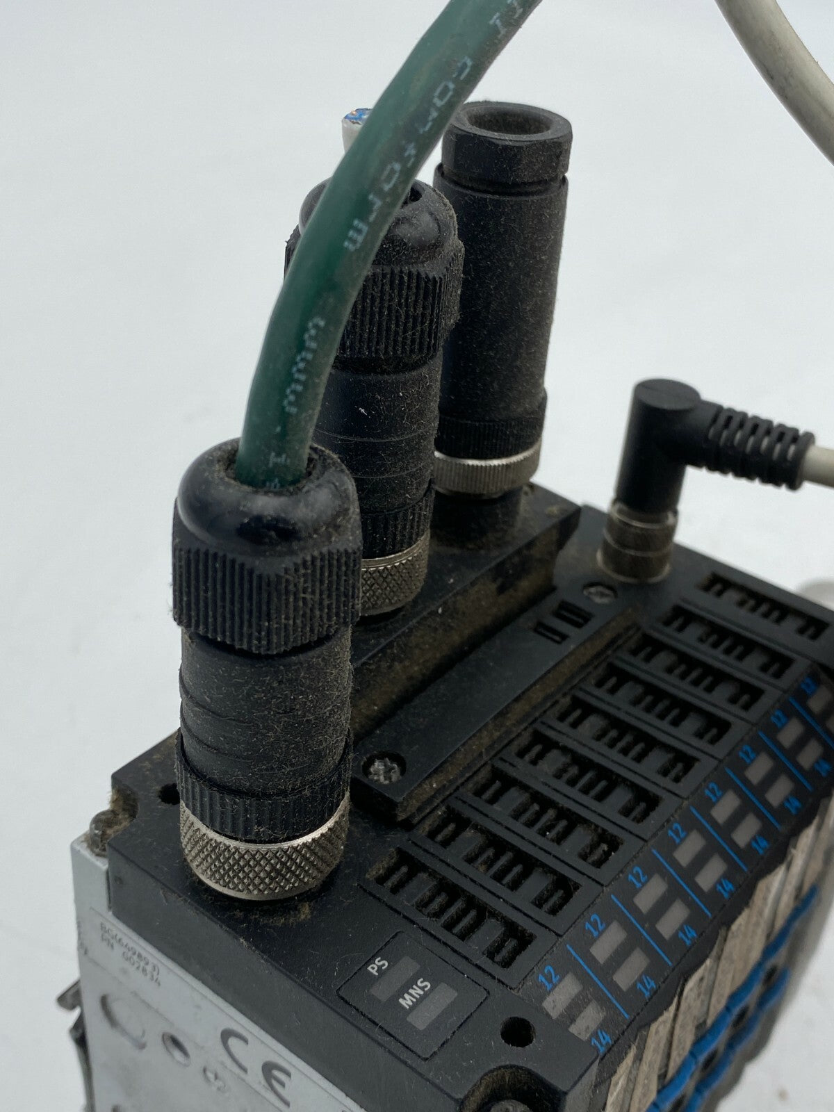 FESTO CPV10-GE-CO2-8 525876 + 7pc 161416 + cpv-10-vi 90700 fba-2-m12-5pol 525632