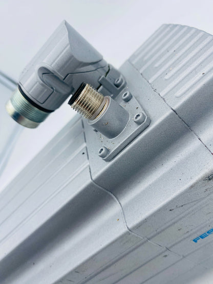 FESTO Servomoteur EMMS-AS-100-L-HS-RS 1562958 + Neugart 42631