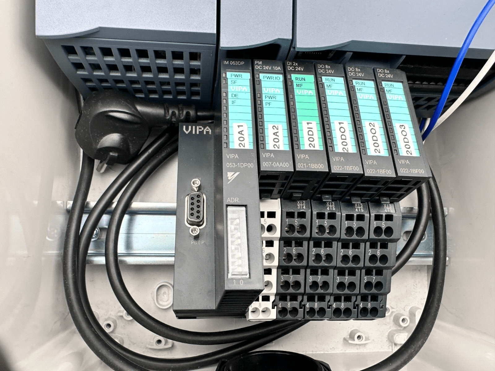 SIEMENS CPU 1214C + CM 1243 - 5 PROFIBUS DP - MASTER + PM 1207 + VIPA 022 - 1BF00 - KLR Automation
