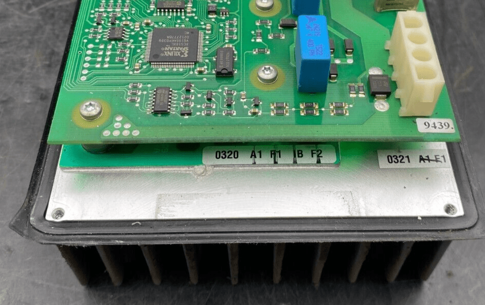 ABB DSQC345B 3HAB8101 - 2/05A SERVOREGULATEUR - KLR Automation