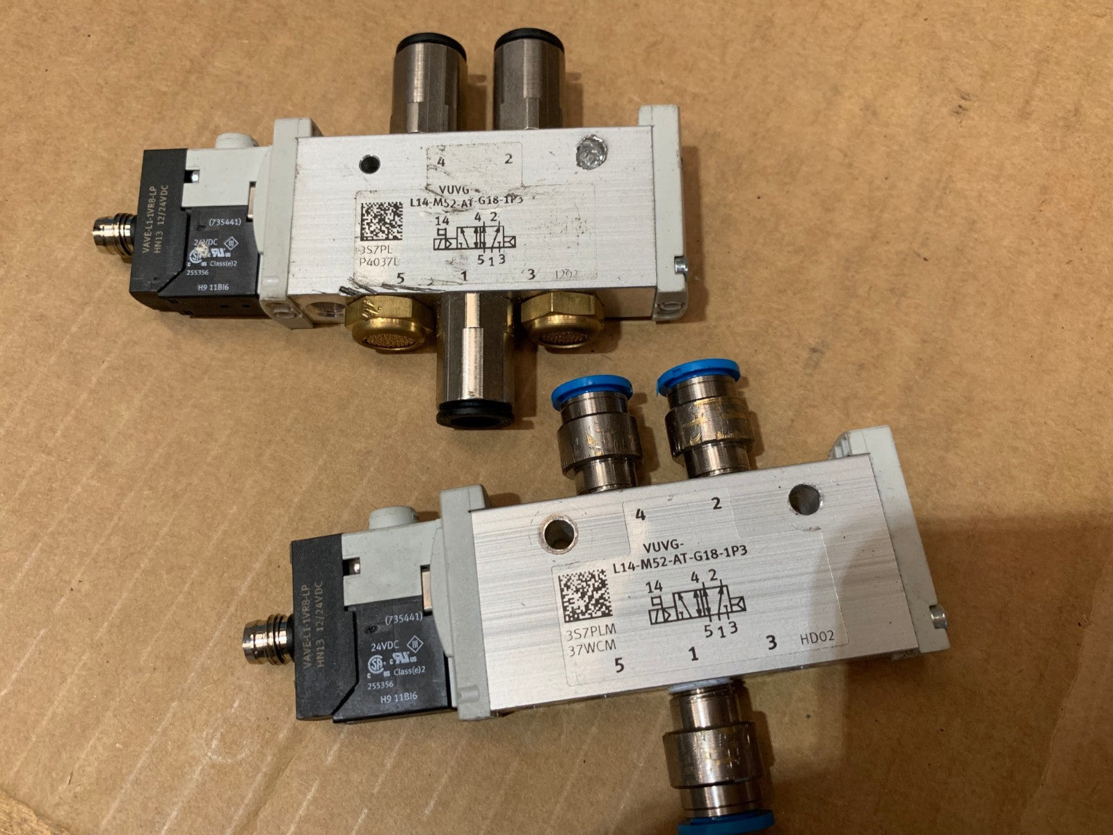 3 x Festo Solenoid valve VUVG - L14 - B52 - T - G18 - 1P3 566500 - KLR Automation