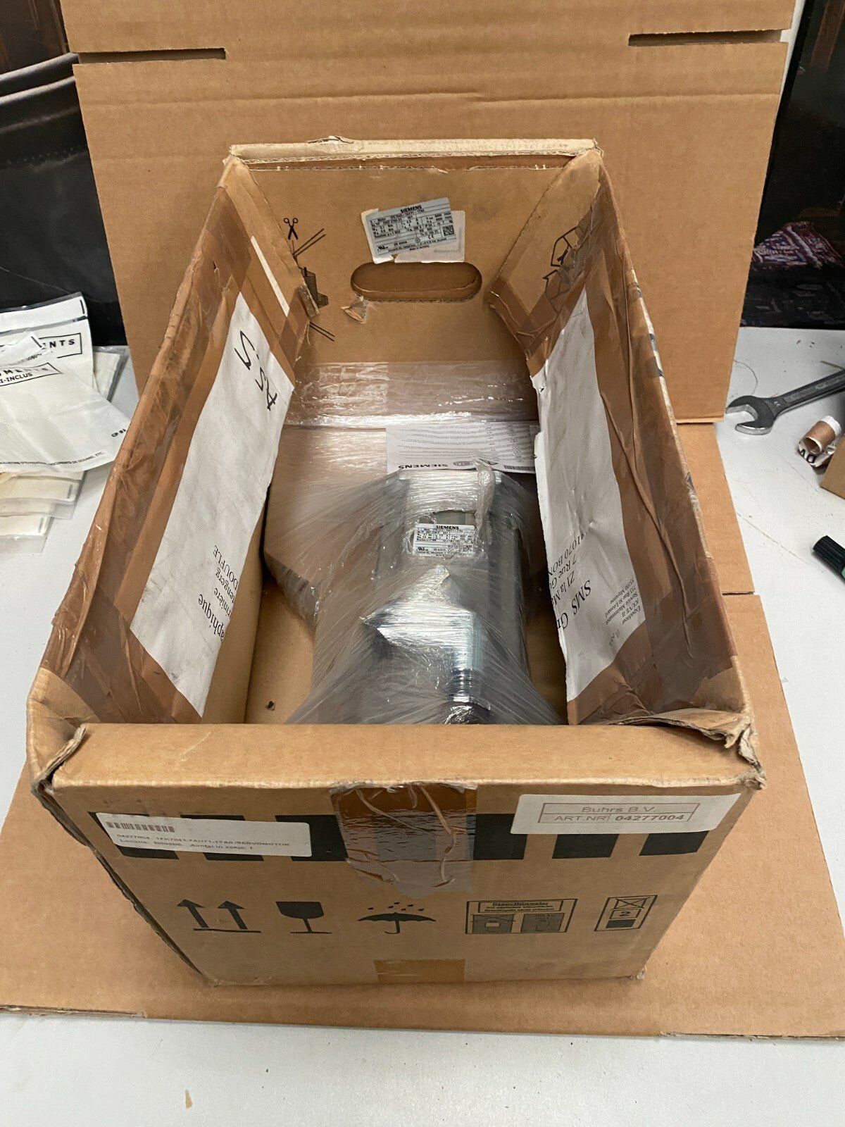 Siemens 1FK7043 - 7AH71 - 1TA0 SERVO MOTOR 1FK7 SIMOTICS SYNCHRONOUS MOTOR - KLR Automation