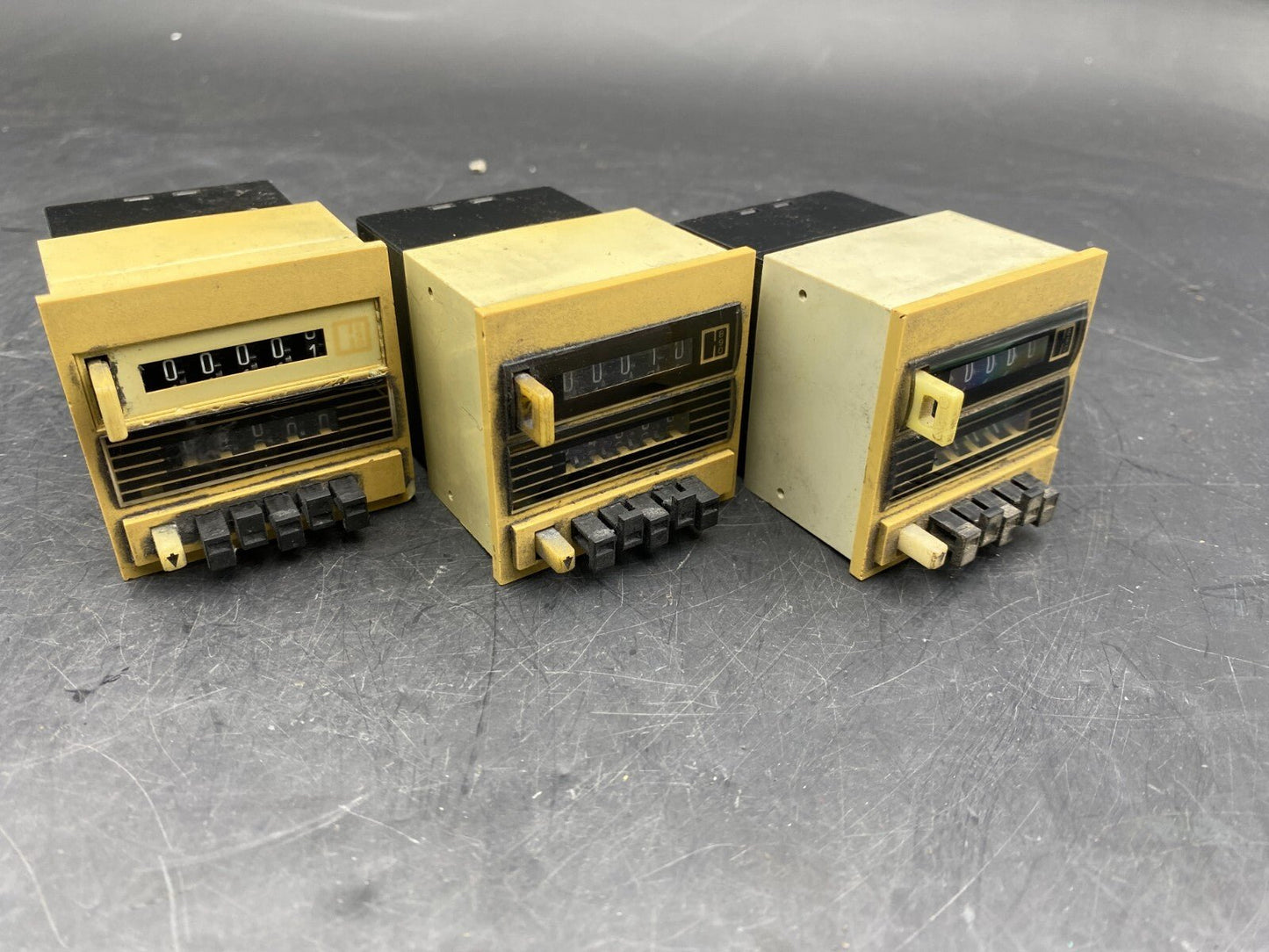 1pc x HENGSTLER 0484601 24VDC COUNTER - KLR Automation
