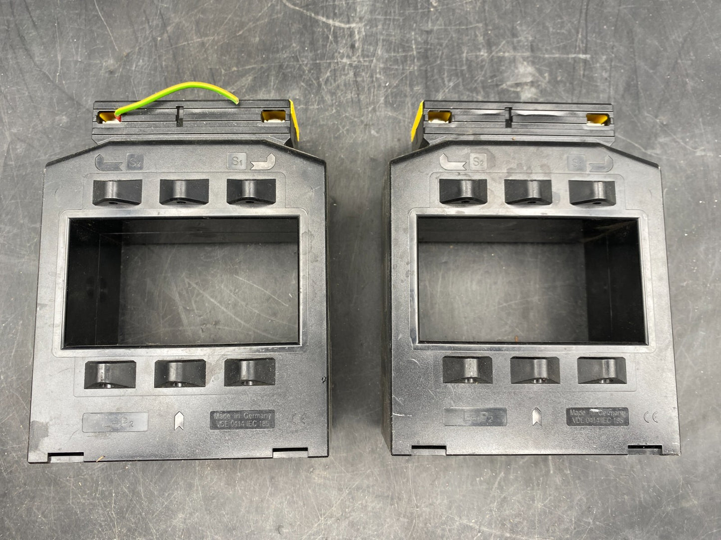 LOT DE 2 SOCOMEC TBA100 750/5 CLASSE 0.5 5VA 192T8075 + TBA100 1000/5 192T8090 - KLR Automation