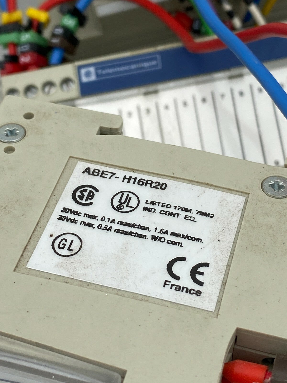 8 x .  TELEMECANIQUE ABE7-H16R20 TELEFAST RELAY