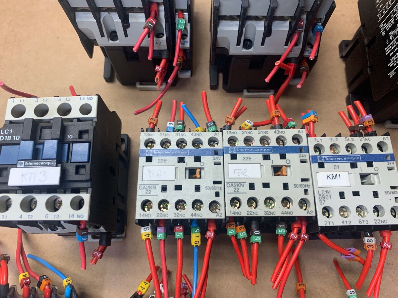 Lot de 14 pc x TELEMECANIQUE LC1 D3210 + D1810 + CA2KN22 + LC1K0901B7 Contactor