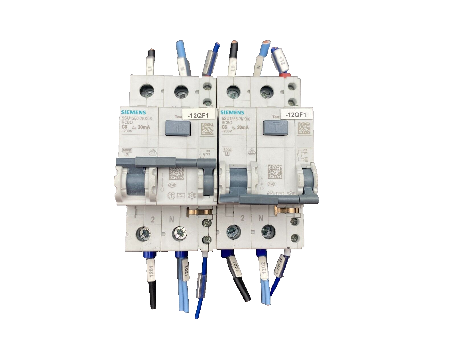 SIEMENS 5SU1356-7KK06 C6 30mA CIRCUIT BREAKER x2pc