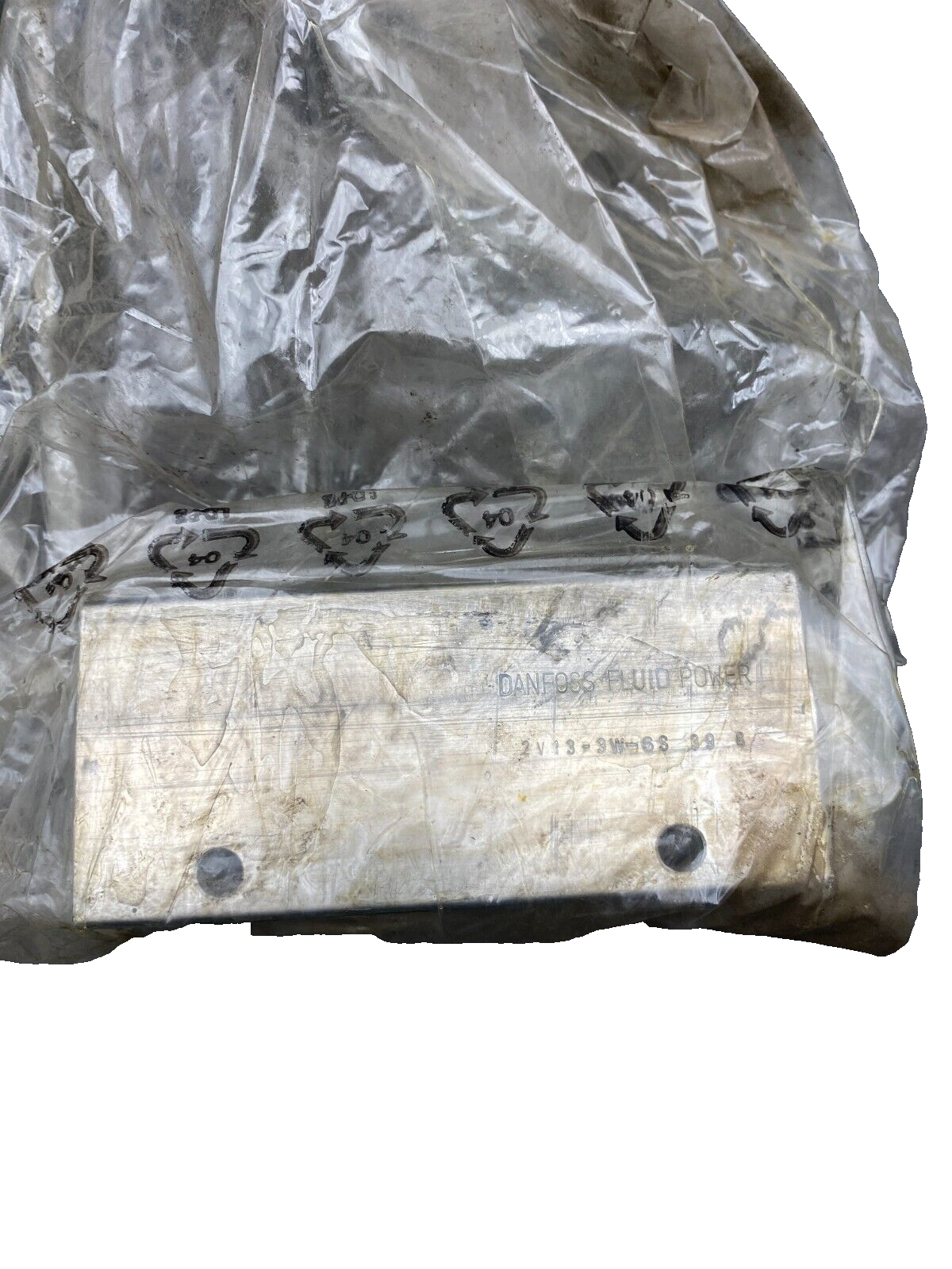 1pc x DANFOSS FLUID POWER 2V13-3W-6S VALVE
