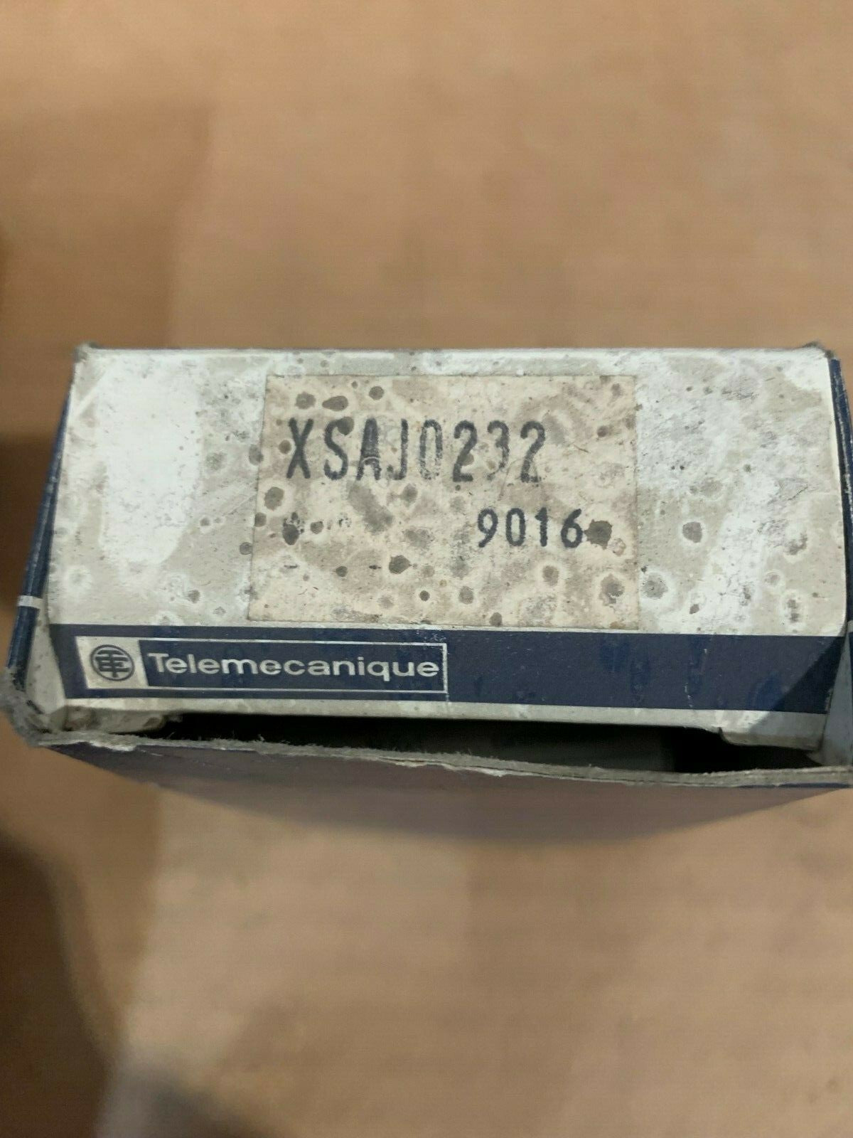  XSA-J0232 Schneider Telemecanique 