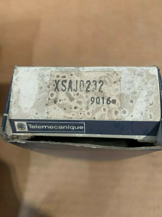  XSA-J0232 Schneider Telemecanique 