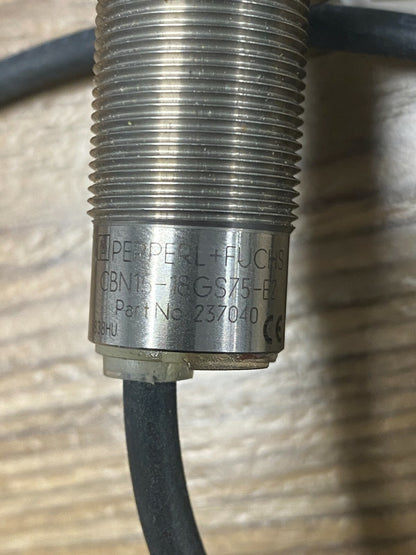 Détecteur capacitif CBN15-18GS75-E2-V1 Pepperl + Fuchs 