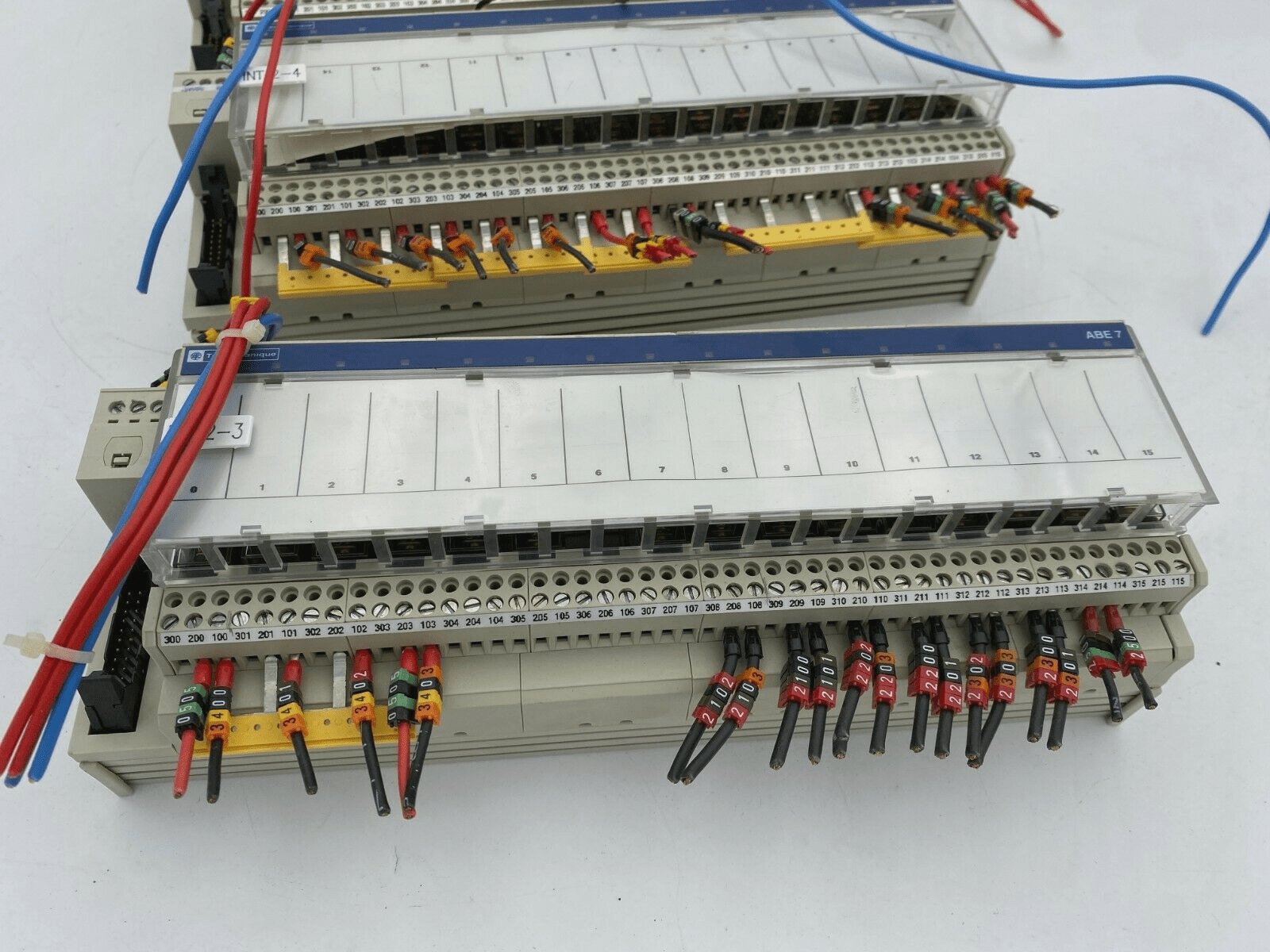 1pc x Telemecanique ABE7 ABE7R16T330 Schneider Electric ABE7 - R16T330 - KLR Automation