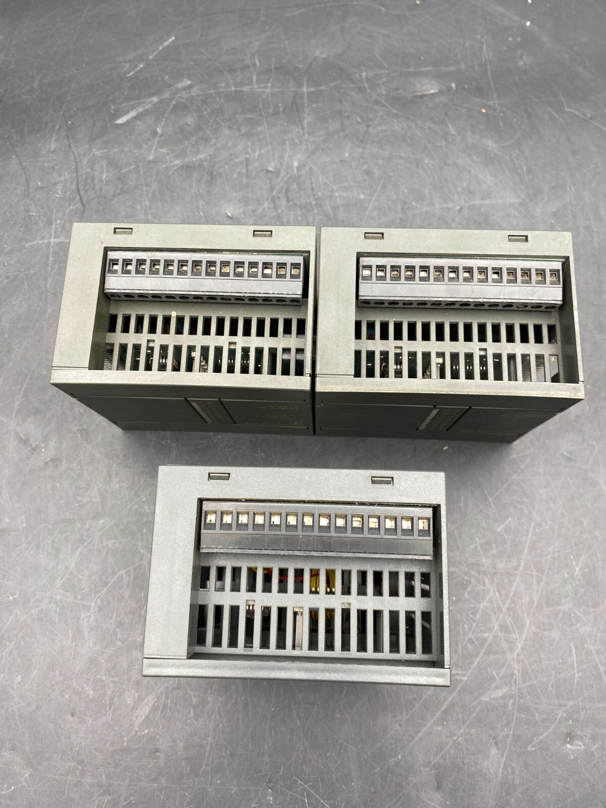 1 pc x SIEMENS 6ES7 222 - 1HF00 - 0XA0 E - S 01 DIGITAL OUTPUT MODULE - KLR Automation